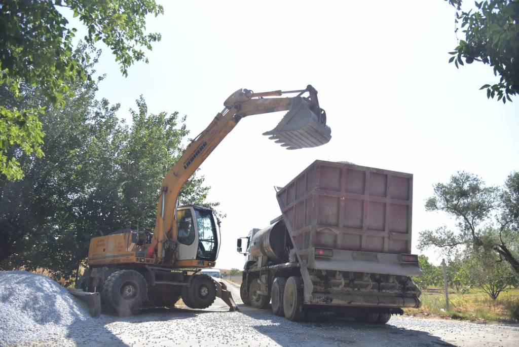 İncirliova'da Karabağ Mahallesi Bağlantı Yolu Asfaltlanıyor